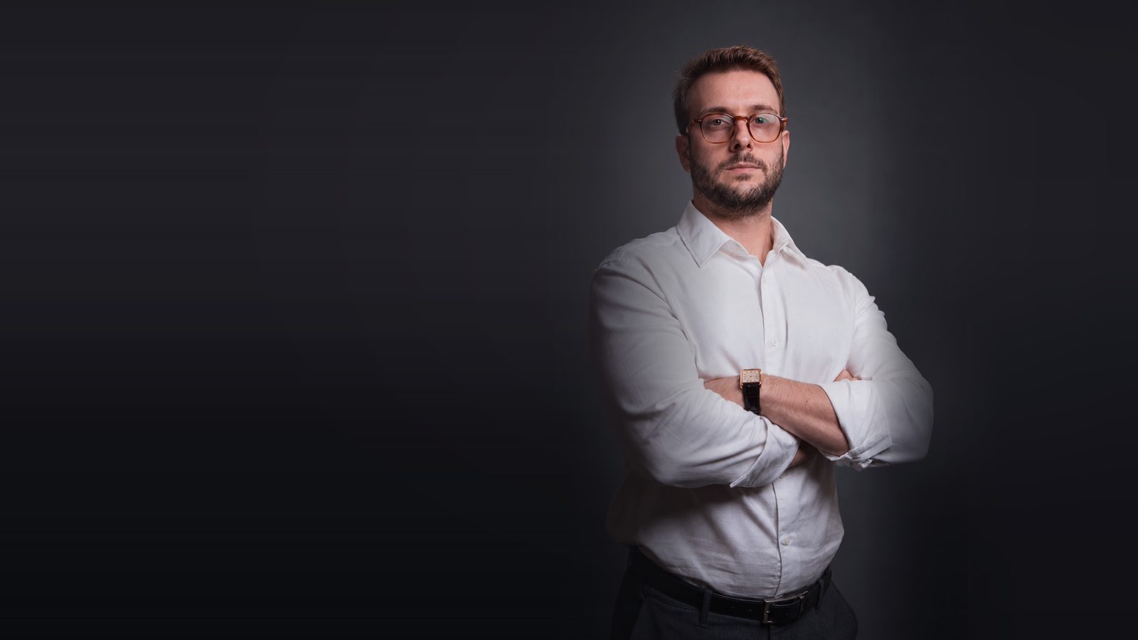 Dr. Juan Sasseron, médico em Jundiaí, de braços cruzados